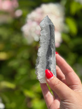 Load image into Gallery viewer, Rough Quartz Tower
