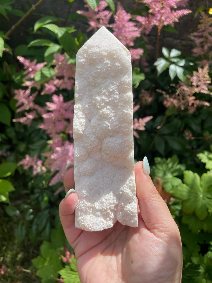 Natural White Snow Agate Tower
