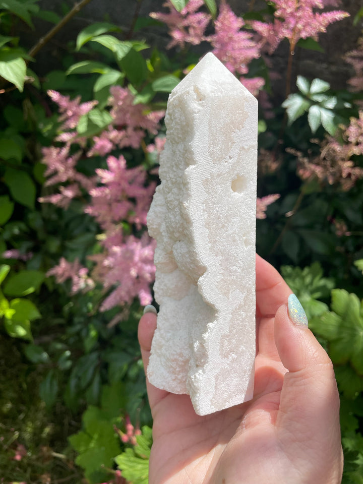 Natural White Snow Agate Tower
