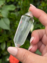 Load image into Gallery viewer, Clear Quartz Vogel with 24 Facets
