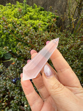 Load image into Gallery viewer, Rose Quartz Vogel with 12 Facets
