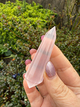 Load image into Gallery viewer, Rose Quartz Vogel with 12 Facets
