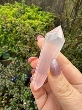 Load image into Gallery viewer, Rose Quartz Vogel with 12 Facets
