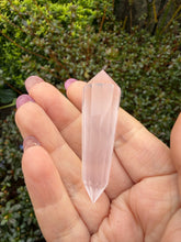 Load image into Gallery viewer, Rose Quartz Vogel with 12 Facets
