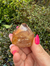 Load image into Gallery viewer, Natural Dreamcoat Lemurian Quartz Point
