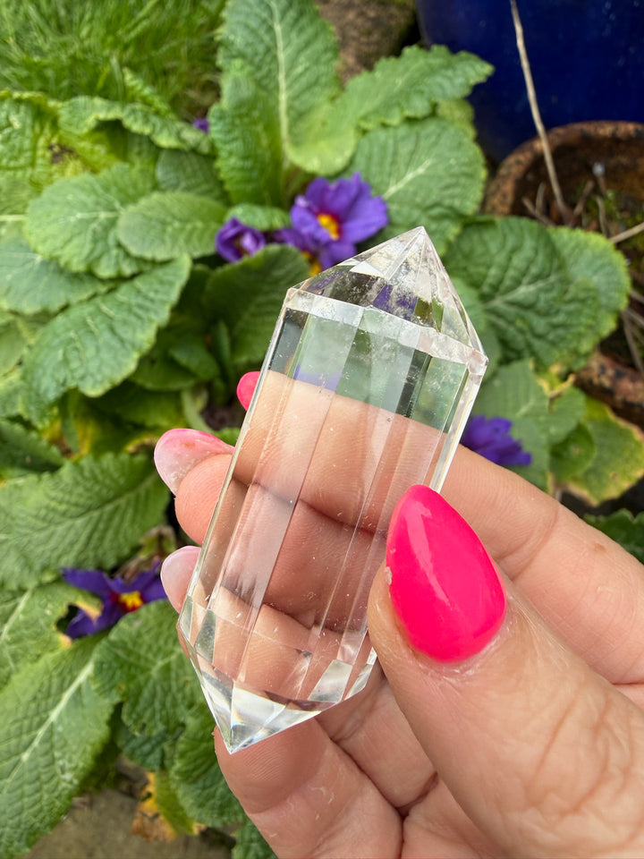Clear Quartz Vogel with 12 Facets