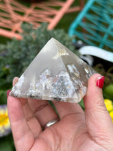 Load image into Gallery viewer, Flower Agate Pyramid Carving
