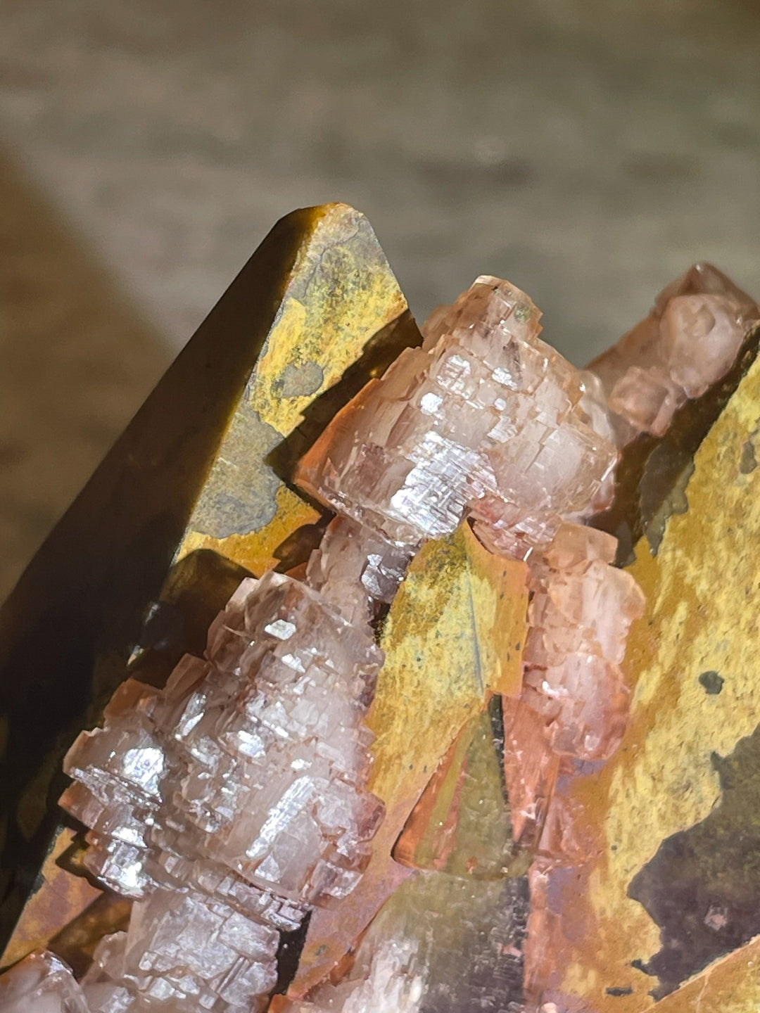Freestanding Calcite Twin Specimen from Daye Hubei