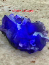 Load image into Gallery viewer, Uv Reactive Purple and Blue Fluorite Specimen from Zhejiang
