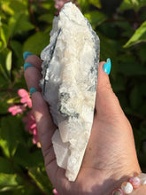 Load image into Gallery viewer, UV Reactive Poker Chip Calcite Specimen
