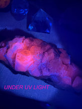 Load image into Gallery viewer, UV Reactive Poker Chip Calcite Specimen
