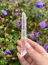 Load image into Gallery viewer, High Vibration Singing Quartz with Key Specimen
