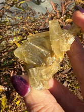 Load image into Gallery viewer, Phantom Bladed Barite Specimen from Peru
