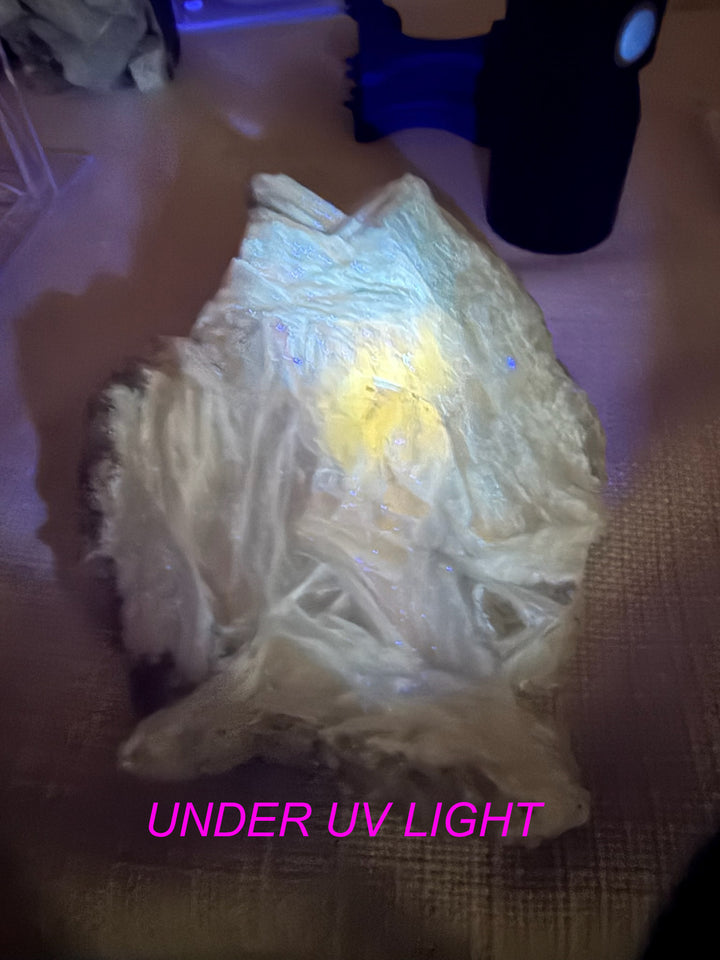 Uv Reactive Calcite Specimen from Zhejang