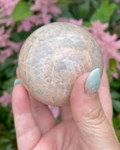 Load image into Gallery viewer, Peach Moonstone with Flash Sphere
