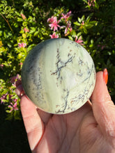 Load image into Gallery viewer, Infinite Stone Serpentine Sphere with Dendrities 6.8cm Dia
