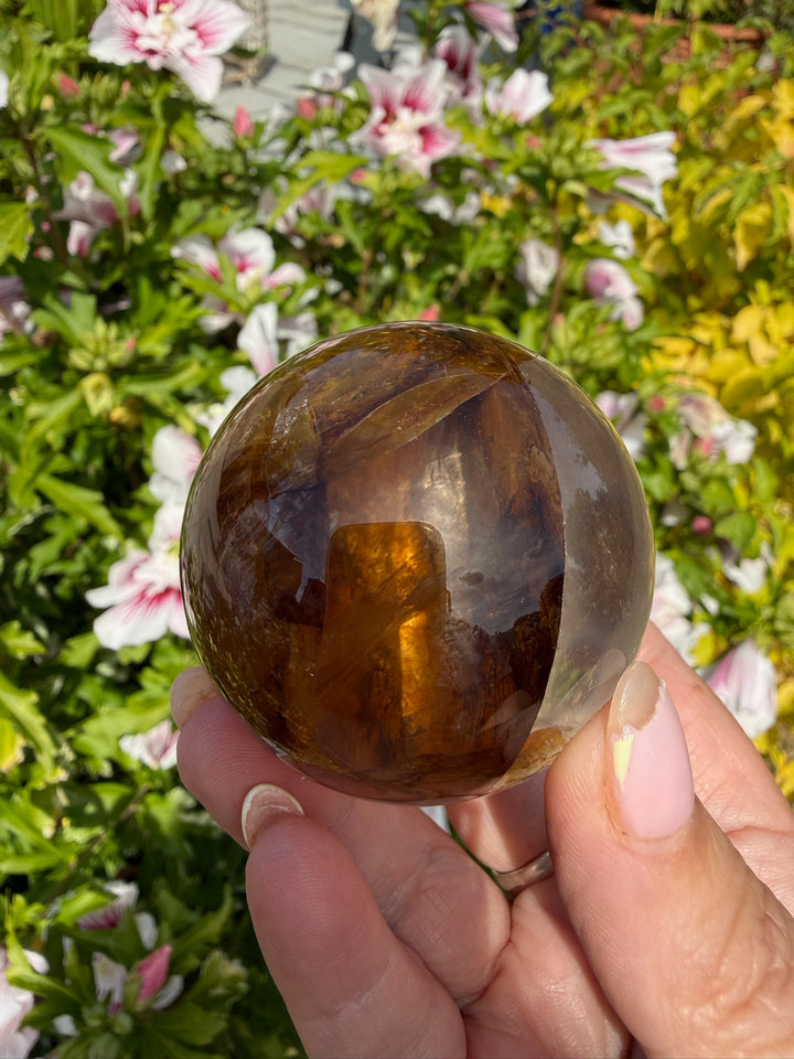 High Quality Golden Healer Quartz Sphere with Sheen and Dendrities 5cm Dia