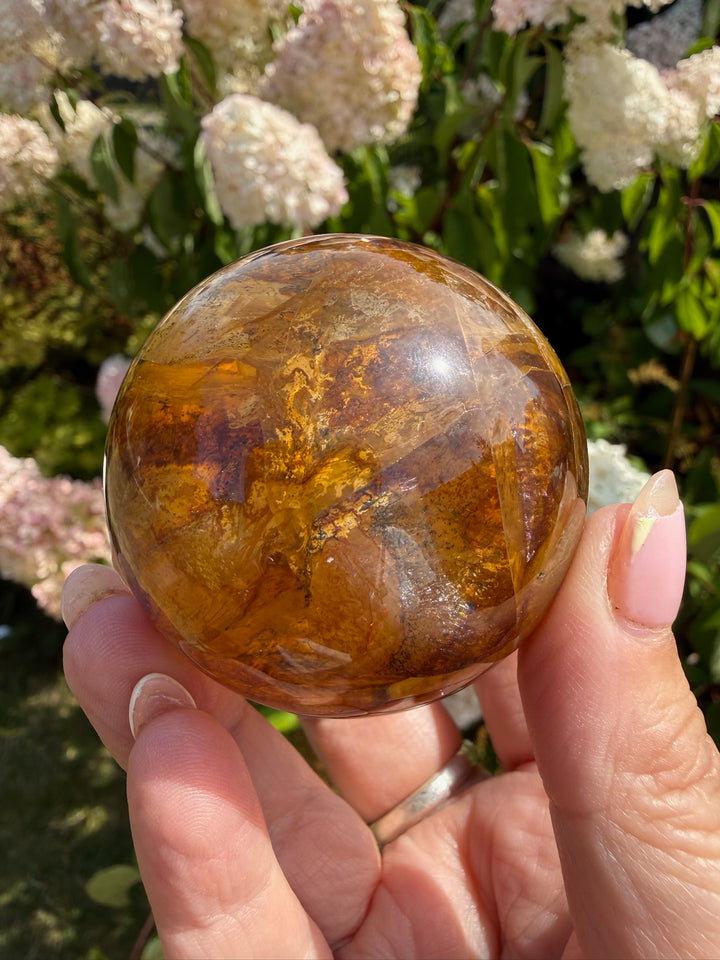 High Quality Golden Healer Quartz Sphere with Sheen and Dendrities 5cm Dia