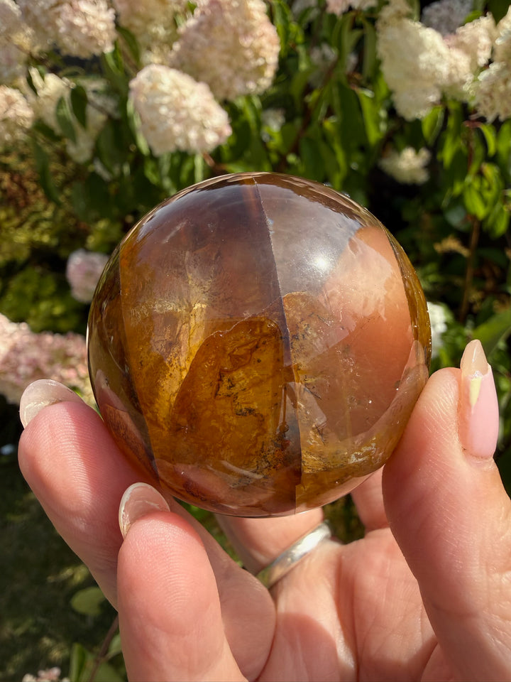 High Quality Golden Healer Quartz Sphere with Sheen and Dendrities 5cm Dia
