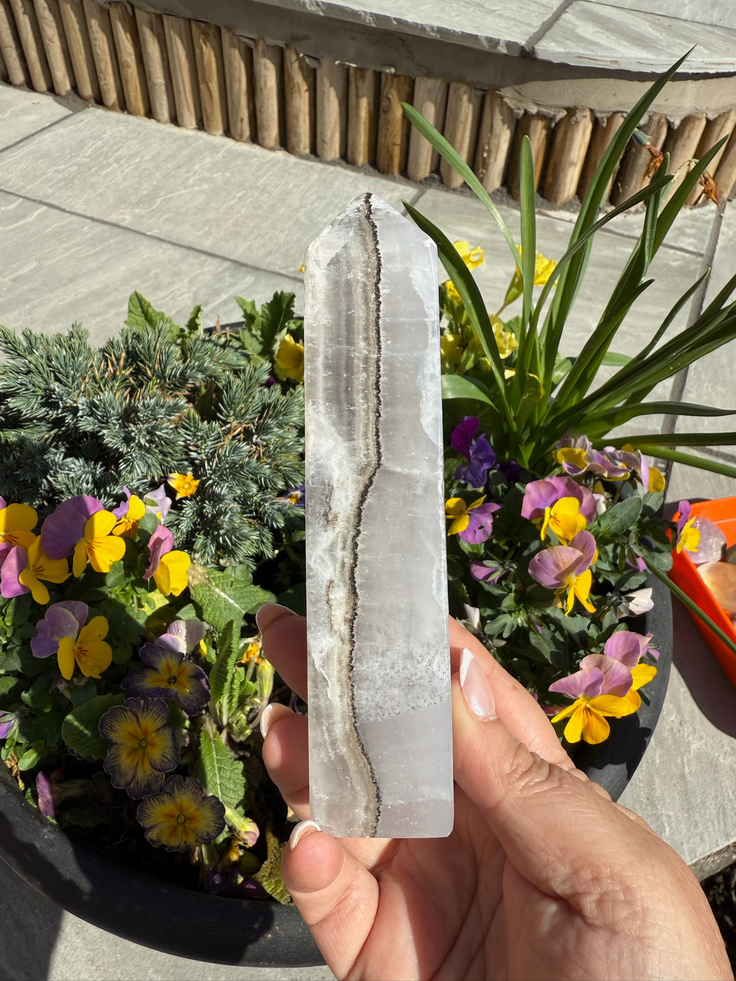 Uv Reactive Smoky Mangano Calcite Tower