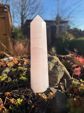 Load image into Gallery viewer, Uv Reactive Mangano Calcite Tower
