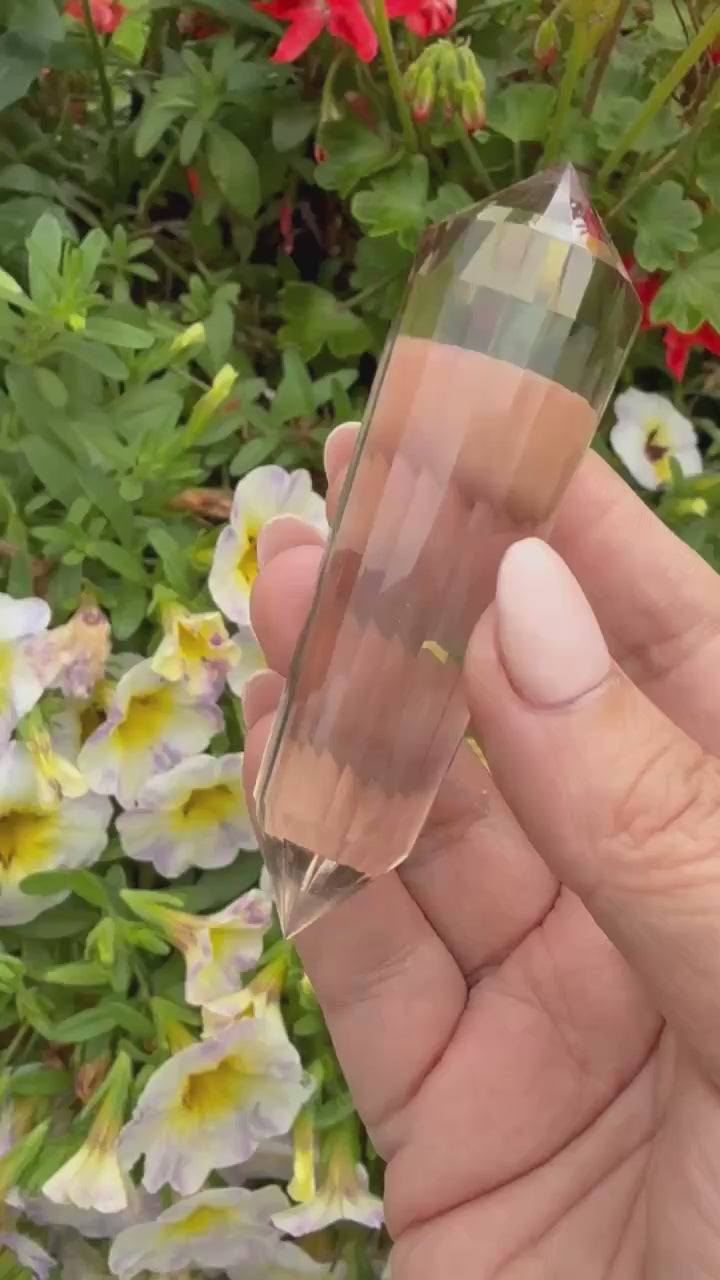 High Quality Smoky Quartz Vogel with 24 Facets