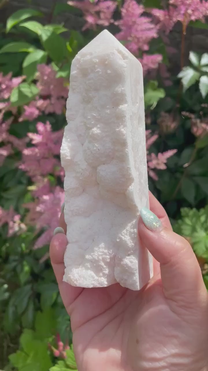 Natural White Snow Agate Tower