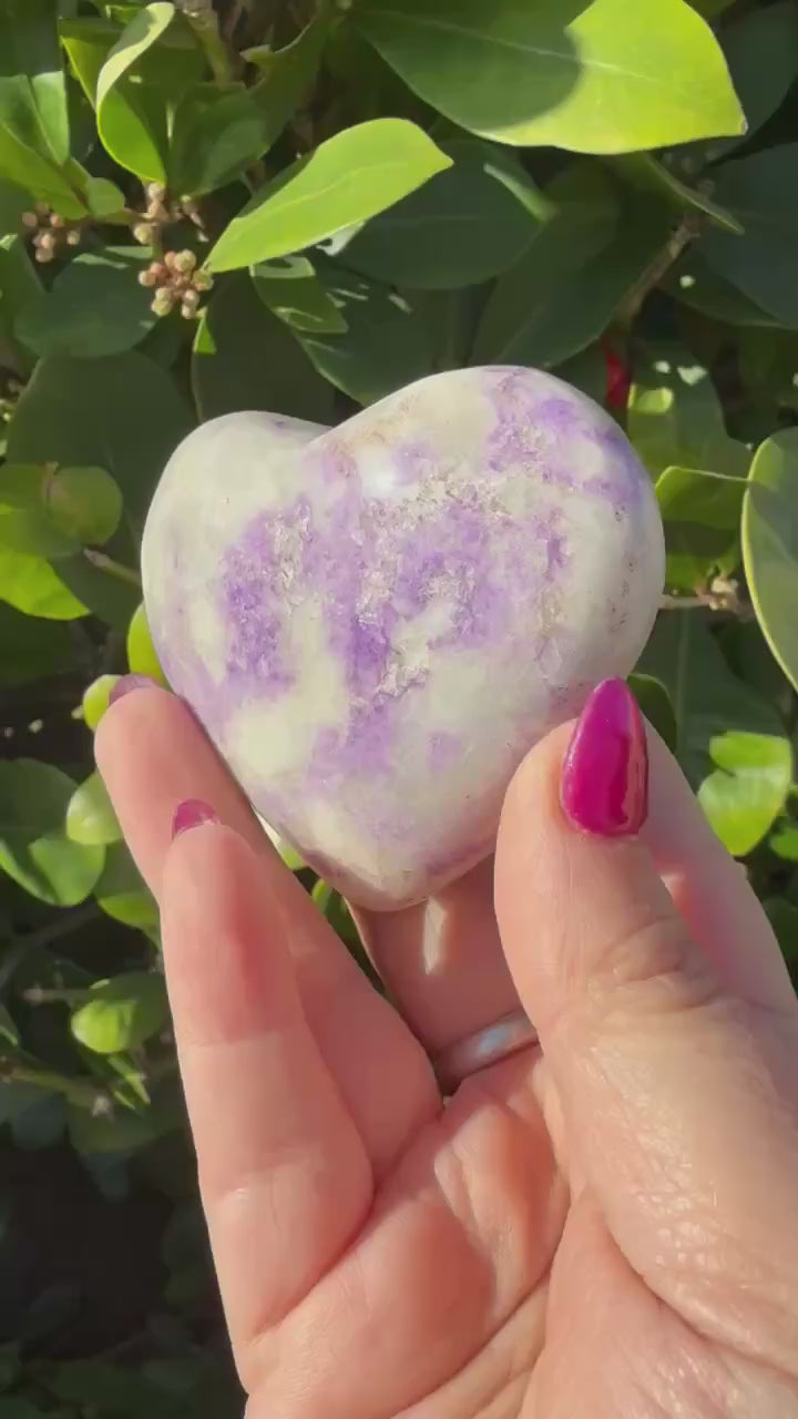 UV Reactive Hackmanite Heart Carving