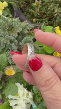 Load and play video in Gallery viewer, Silver Elvish Love Ring Size W
