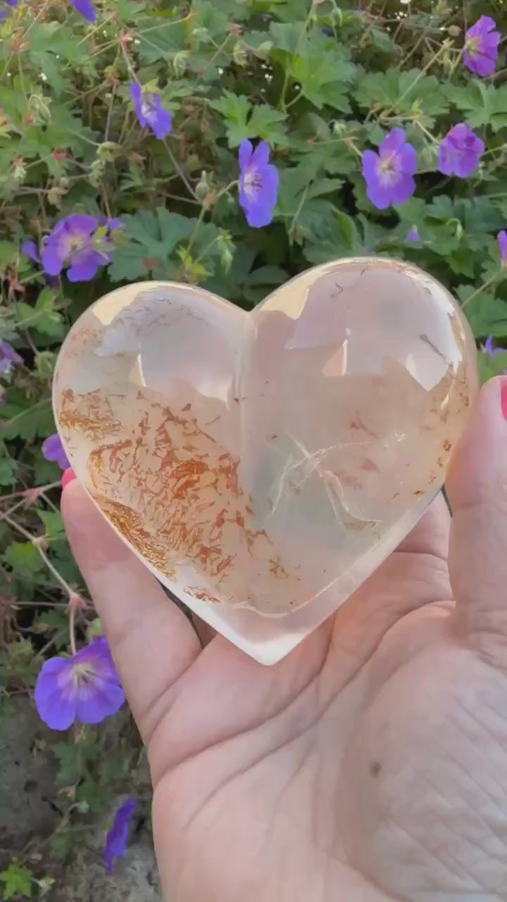 High Quality Quartz Heart on Stand