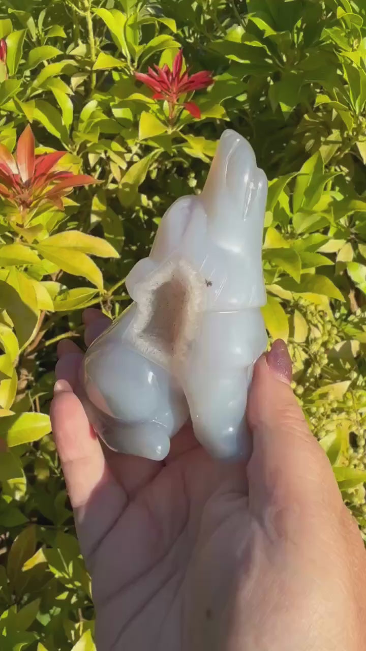 Druzy Agate Howling Wolf Carving with Dendrites
